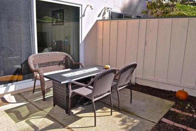 Building Photo - 1235 Terra Nova Blvd