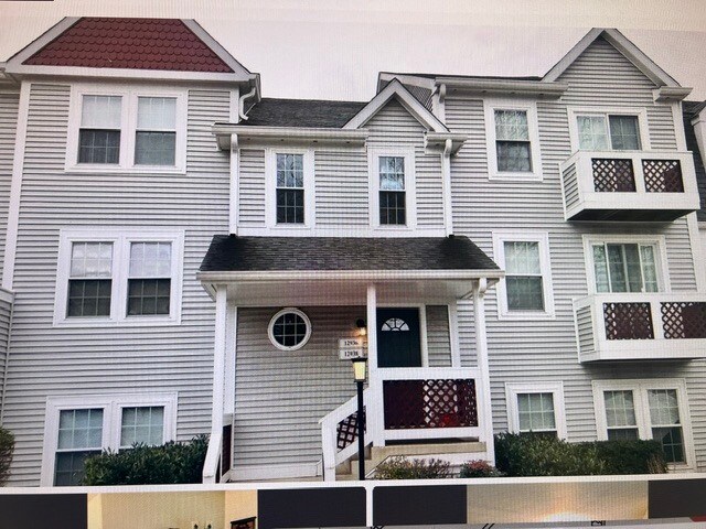 Building Photo - 12936 Grays Pointe Rd