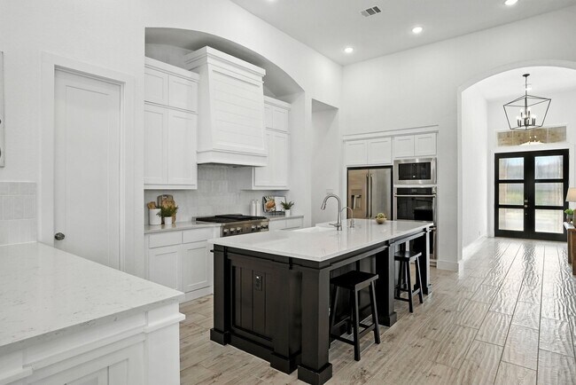 Building Photo - 220 Corazon