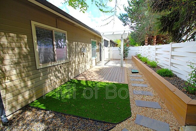 Building Photo - 2271 E Powder River St