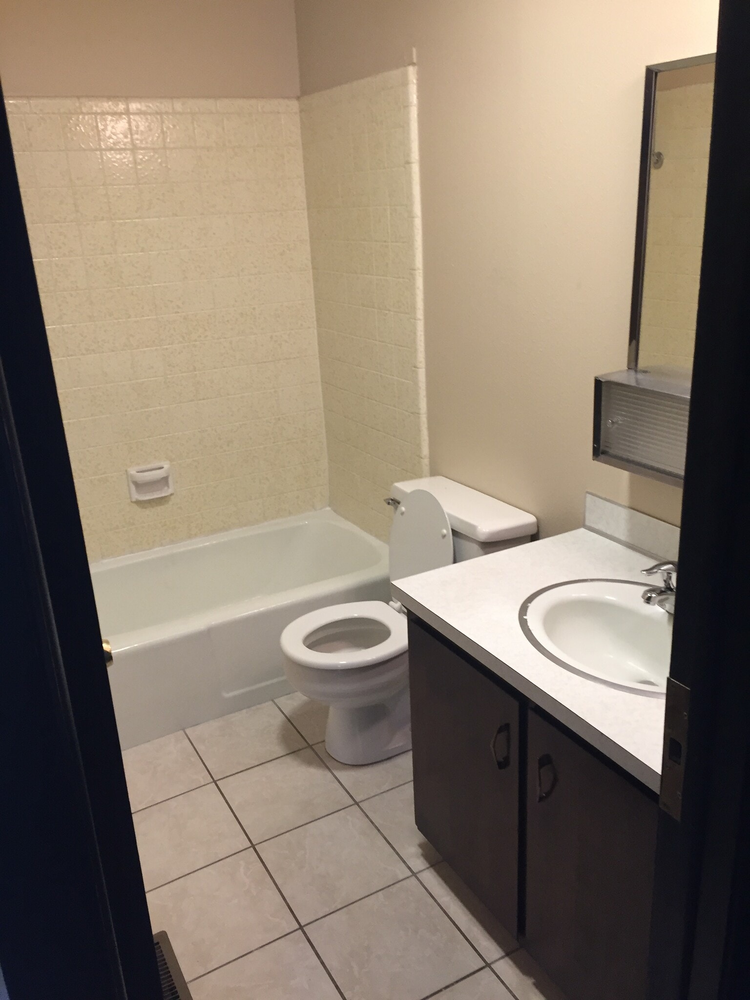 Building Photo - 564 S 200 W