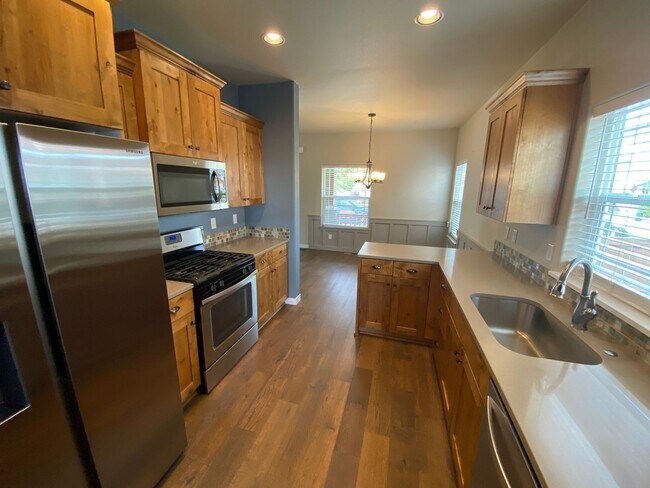 Building Photo - Spacious 3-Bedroom Home with Bonus Room in...