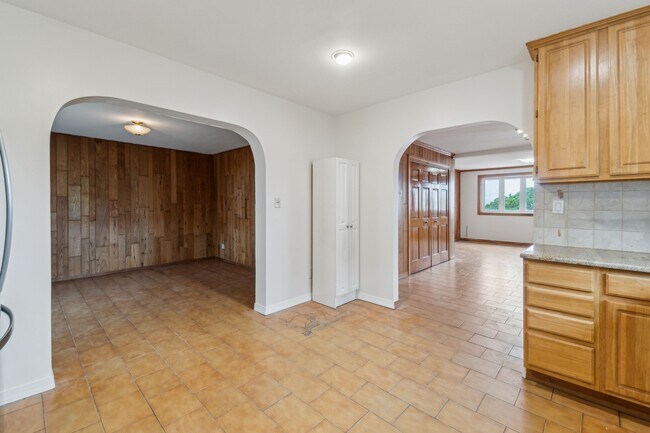 Building Photo - 310 Paterson Plank Rd