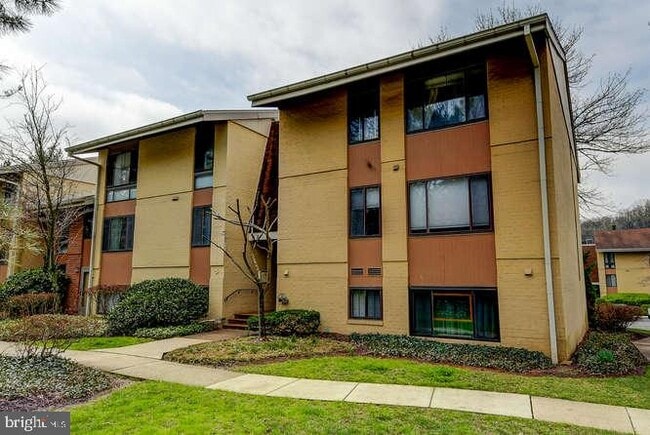 Building Photo - 5 Cross Keys Rd