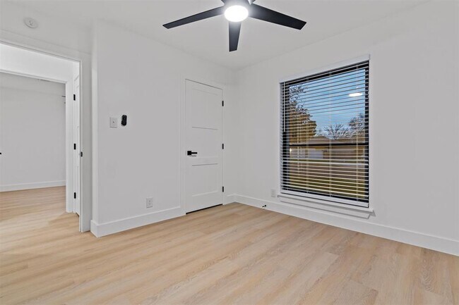 Building Photo - 5102 Summerset Trail