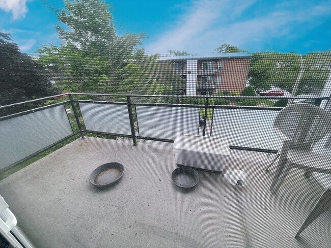 Building Photo - 44 Broadlawn Dr