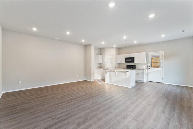 Building Photo - 6812 Memphis