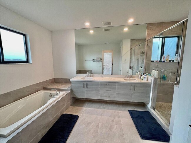 Building Photo - 10780 Oceano Wy
