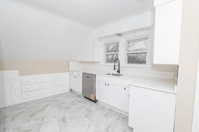 Building Photo - 848 Smith St