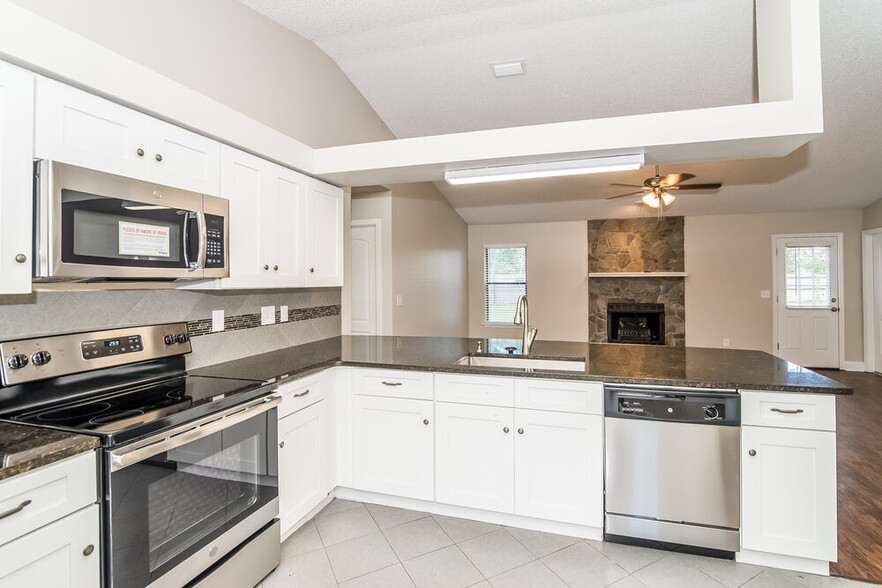 Building Photo - 2221 Alderney Ct