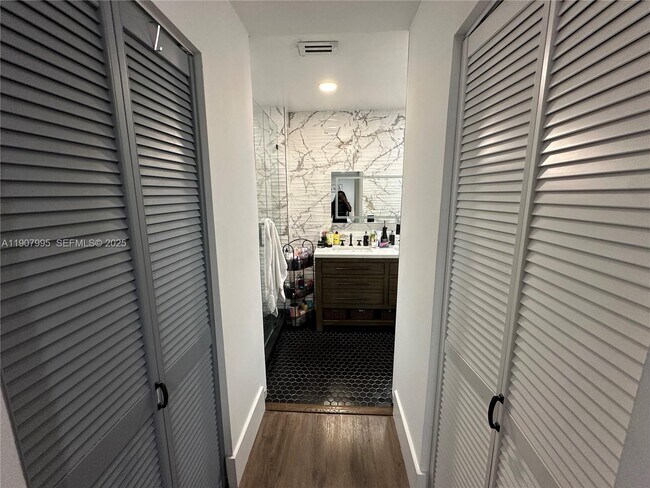 Building Photo - 5478 NW 45th Way