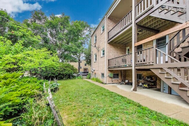 Building Photo - 4257 Oakton St