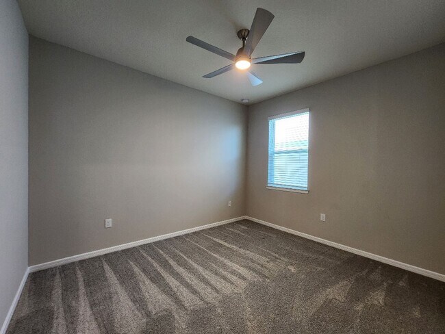 Building Photo - Gorgeous 3-Bedroom, 2-Bathroom Home in Cle...