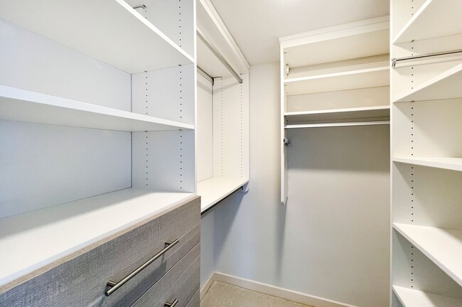 Building Photo - Keauhou Place 3001 - Convenient City Living in Kakaako!