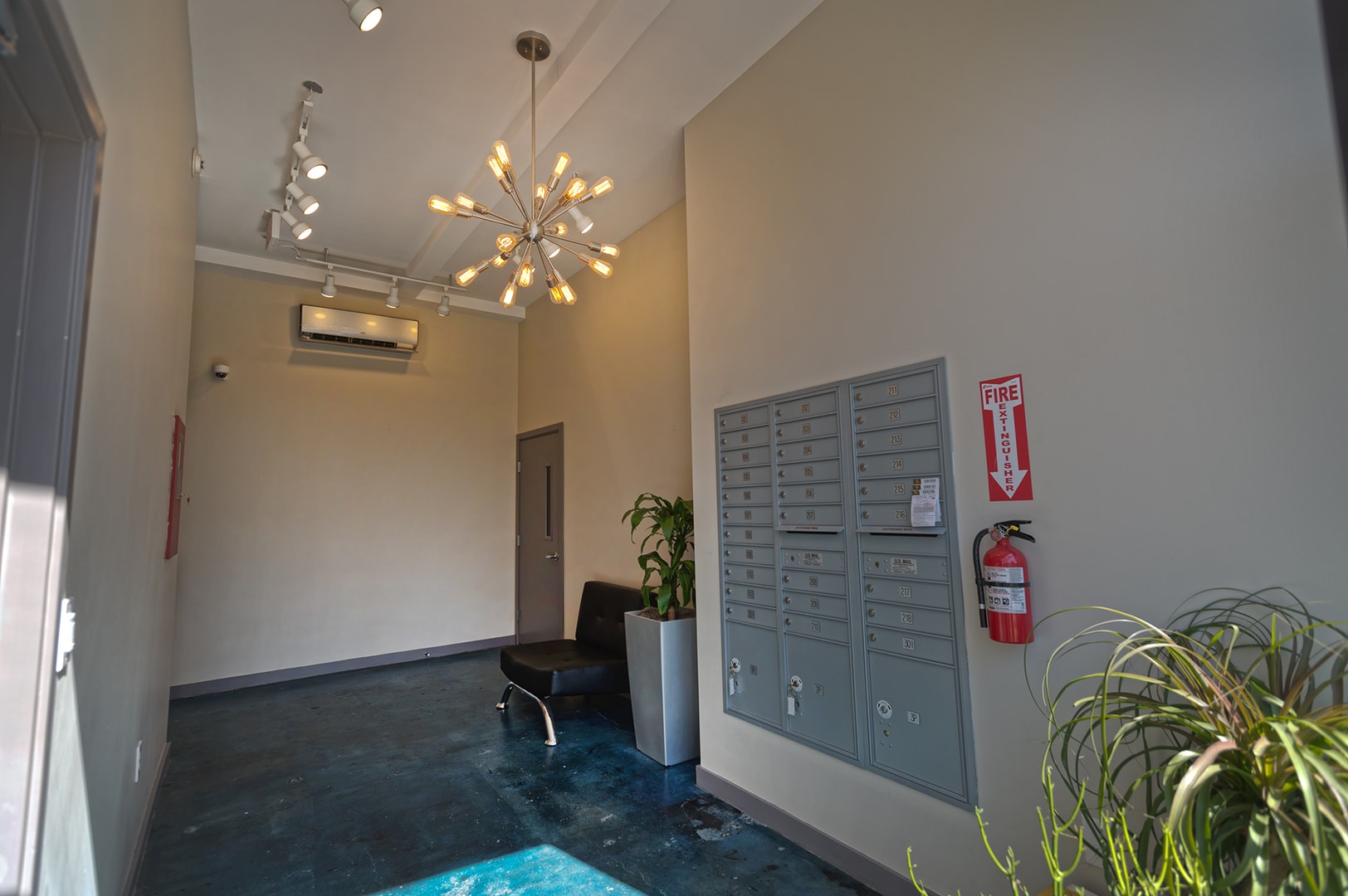 Interior Photo - 631 Campbell Ave LLC - Residential