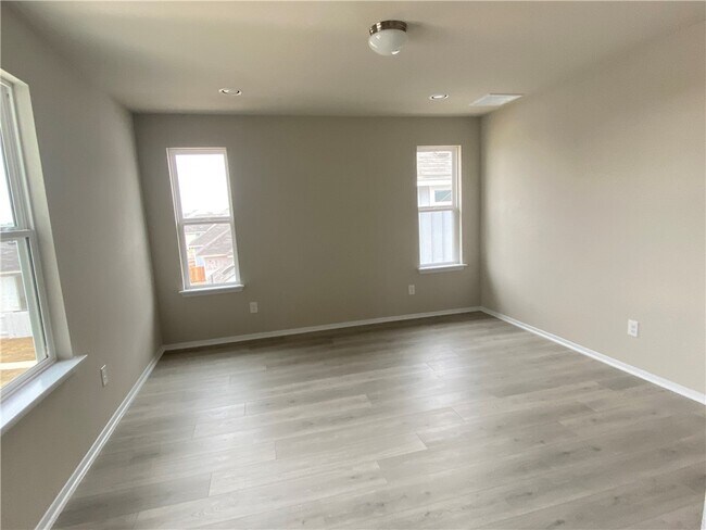 Building Photo - 340 Fabion St