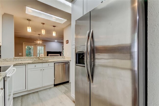 Building Photo - 4139 Brentwood Park Cir