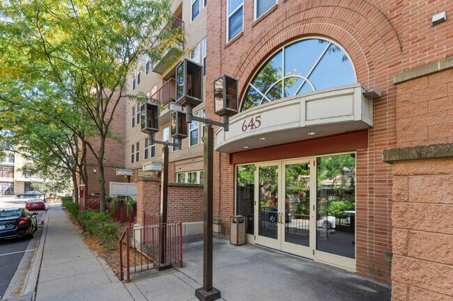 Building Photo - 645 N 1st St