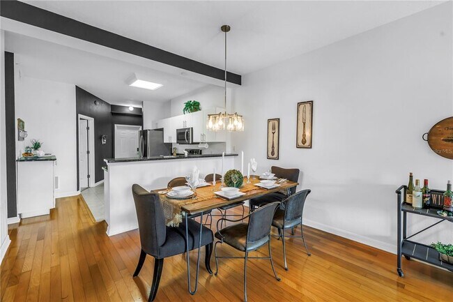 Building Photo - 316 8th St S