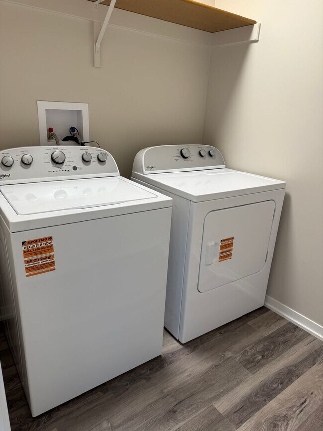 Building Photo - Spacious 2-Story with 3 bedrooms/2.5 bathrooms