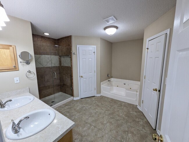 Building Photo - 9708 Parker Lake Cir