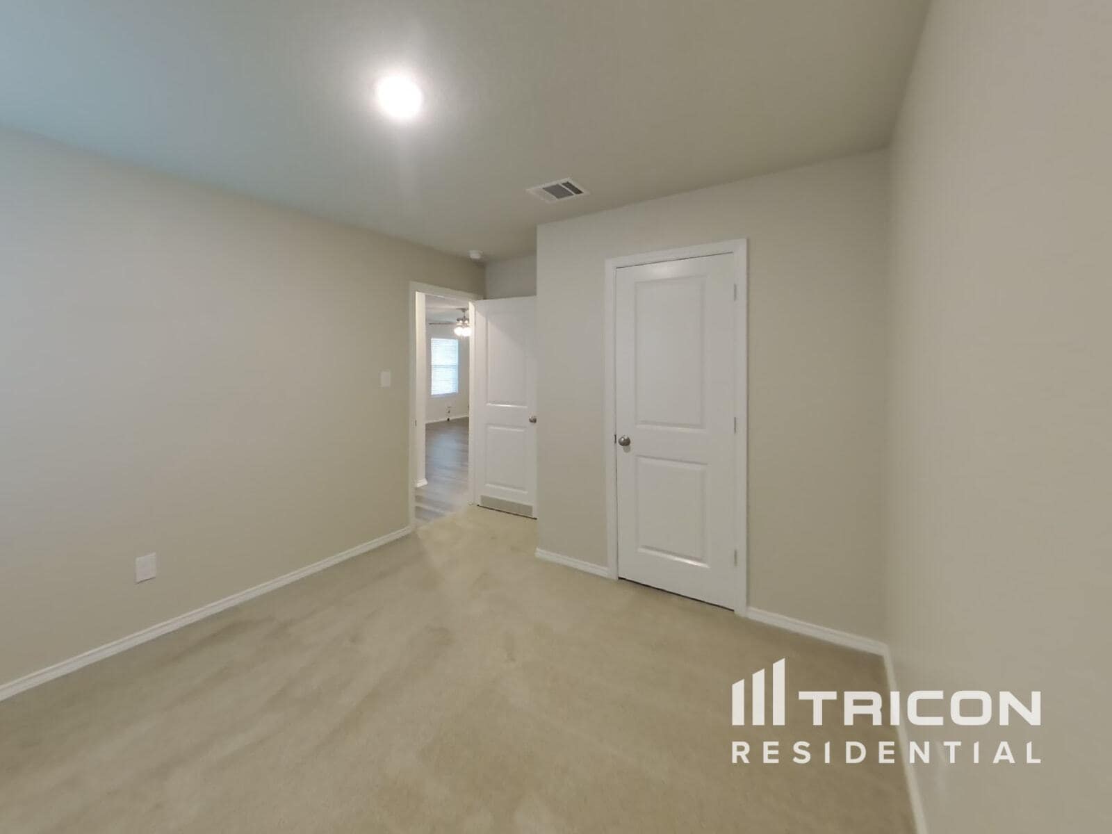 Building Photo - 6526 Beehive Dr