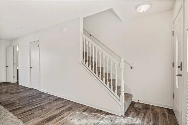 Building Photo - 215 Stonebridge Ln