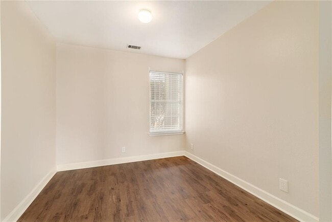 Building Photo - 202 Quail Cir