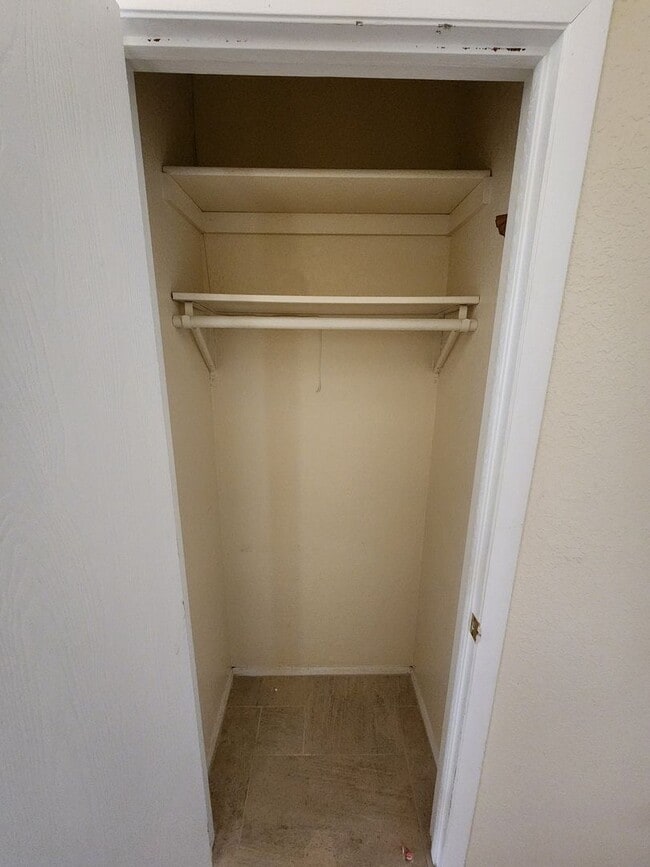 Building Photo - 3224 Hillrise Dr