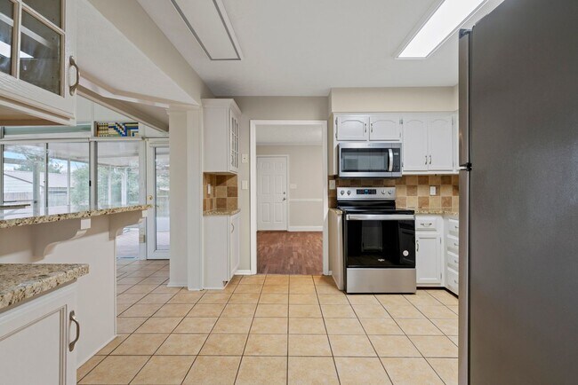Building Photo - Lovely Single Family Home