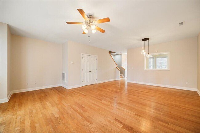 Building Photo - 1938 Tudor Court