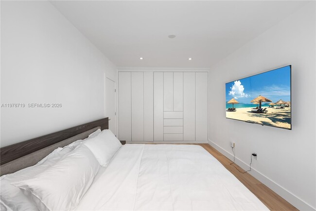 Building Photo - 900 W 47th Ct