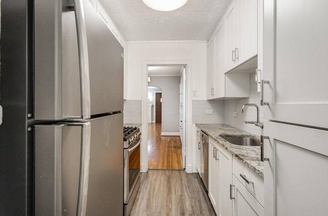 Building Photo - 5924 La Vista Dr