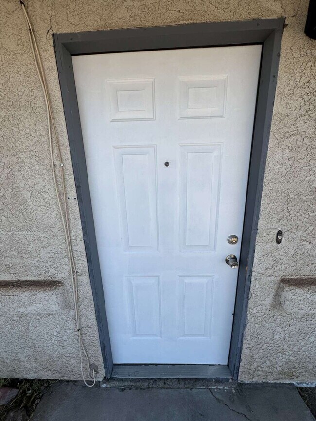 Building Photo - 2 bedroom 2 bath Single Story located in HENDERSON