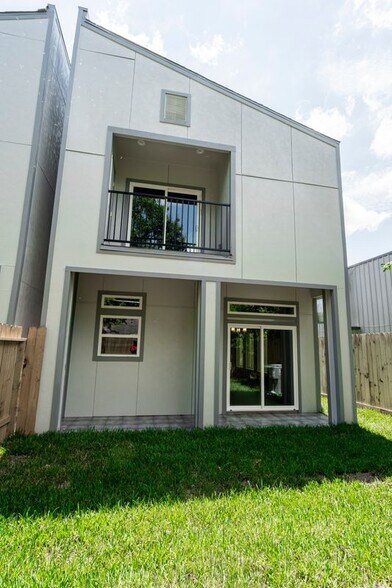 Building Photo - 6718 Lozier St