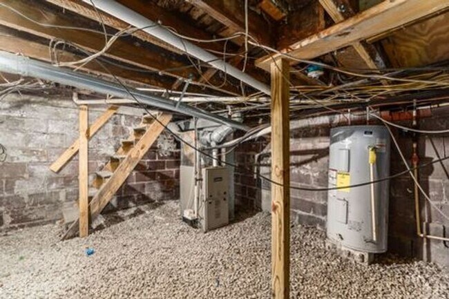 Building Photo - 360 N Garfield Ave