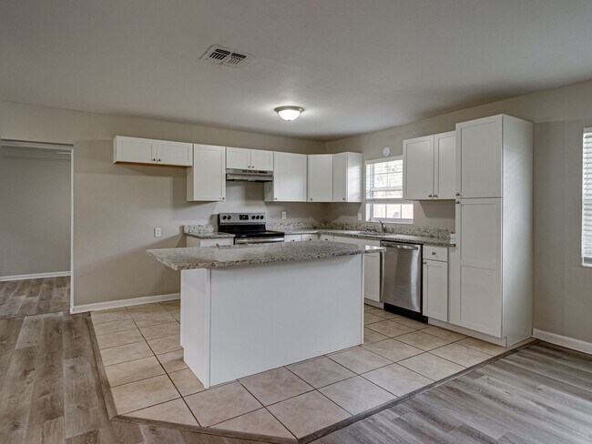 Building Photo - Discover the charm of this delightful home nestled in the serene and welcoming community of North...