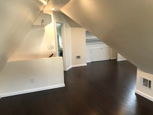 Building Photo - 2101 W Huntington Dr