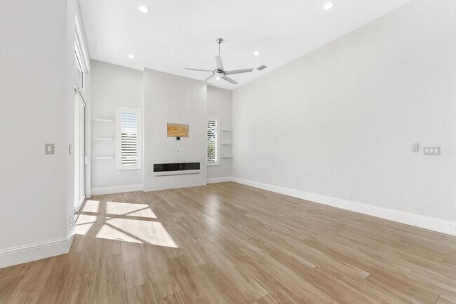 Building Photo - 6689 NW 70th Pl