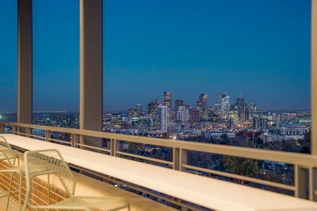 Building Photo - Julian32 at Highlands Square