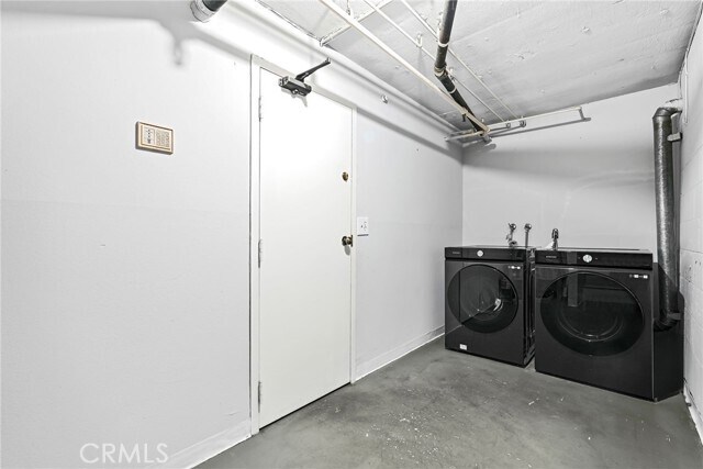 Building Photo - 4229 W Rosecrans Ave