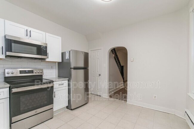 Building Photo - 725 W Luzerne St
