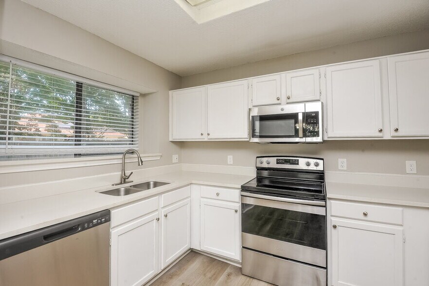 Building Photo - 6221 Valley Forge Ct