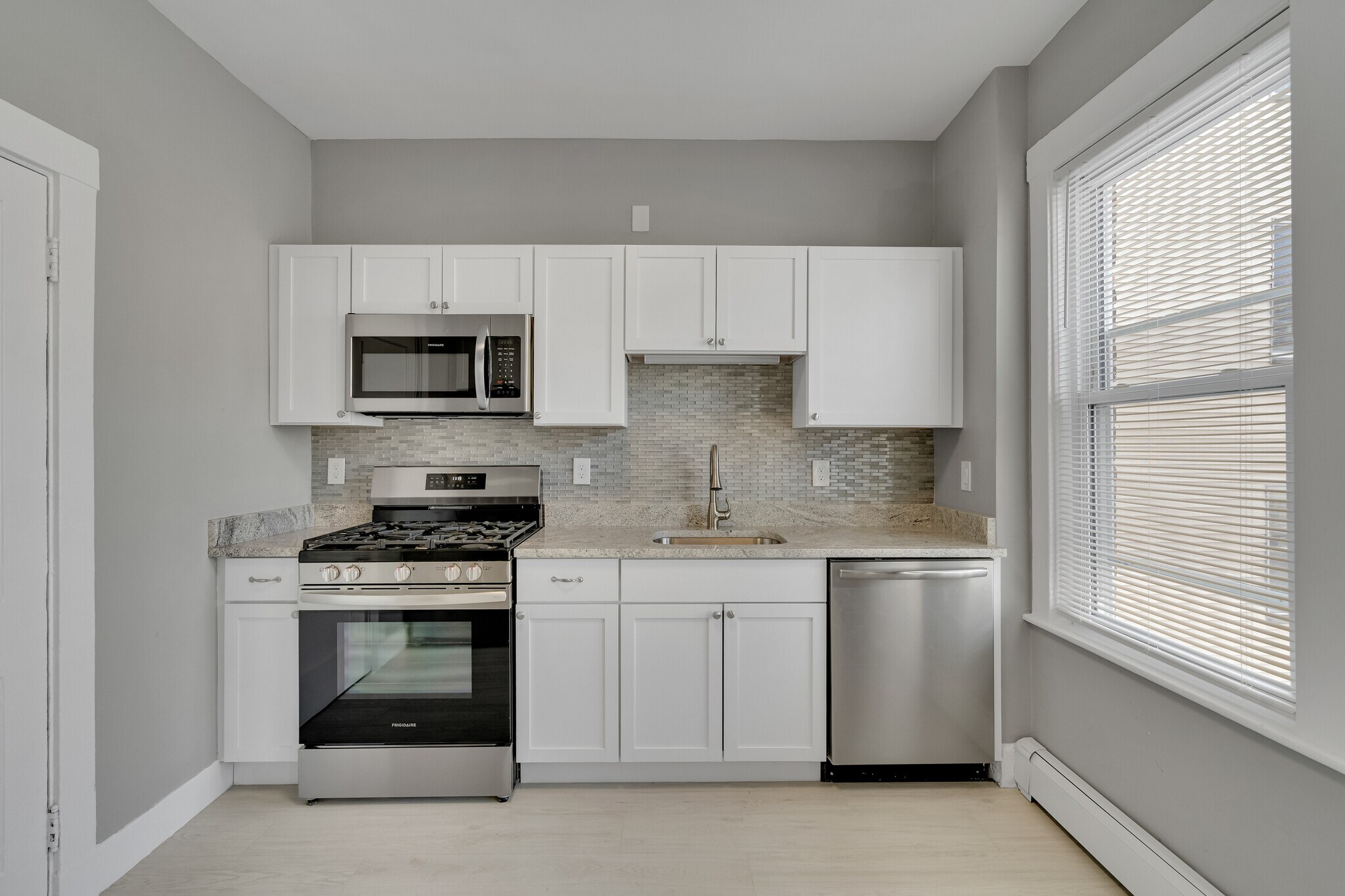 Building Photo - 142 Sutherland Rd