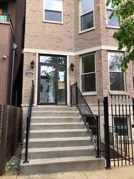 Building Photo - 1826 W Erie St