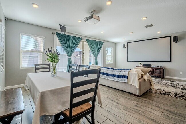 Building Photo - 9935 E Thornbush Ave