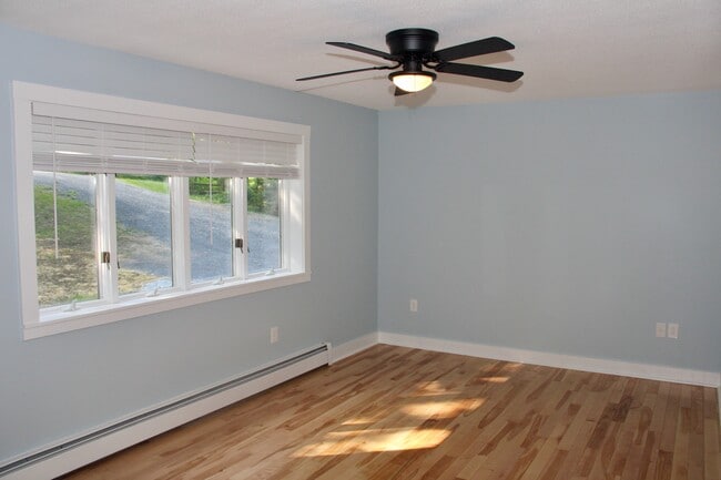 Building Photo - 202 N Ridge Run