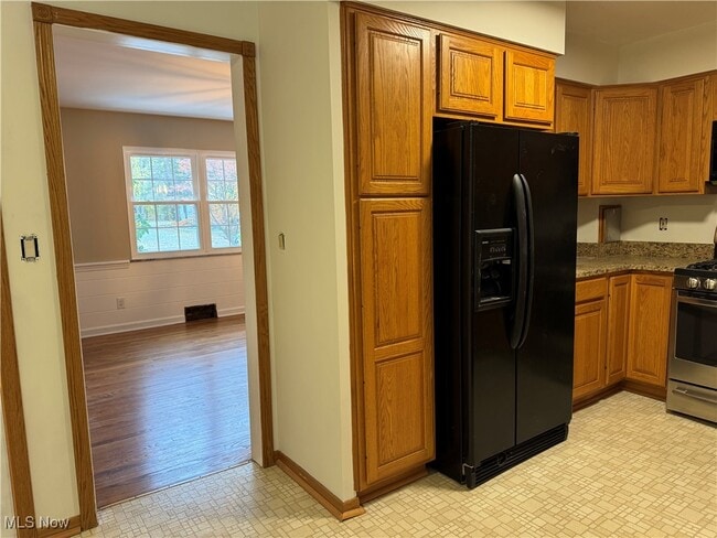 Building Photo - 8896 Spring Valley Dr