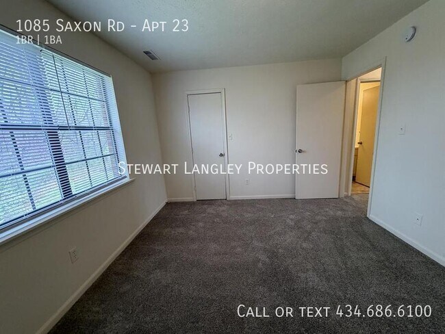 Building Photo - 1085 Saxon Rd