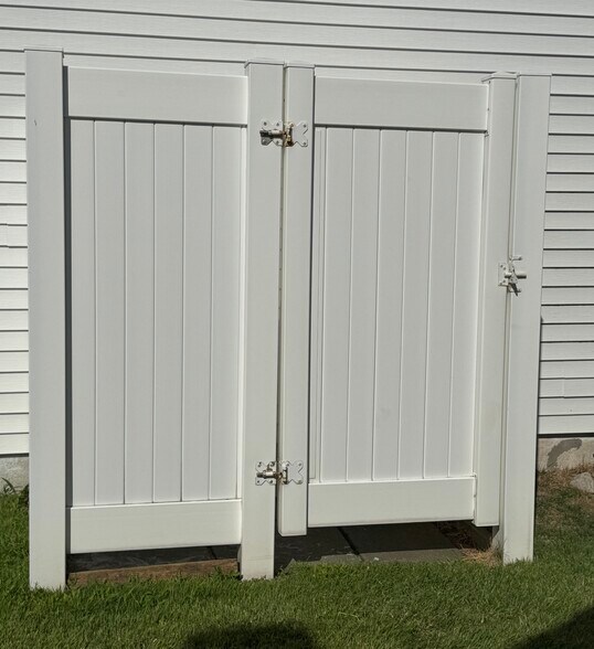 Outdoor Shower - 111 W Brigantine Ave